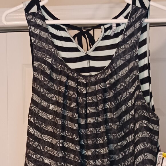 #233 3/$18 - Elle Black Tank Top Size L - Picture 4 of 6